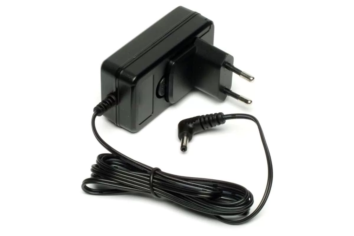 Yaesu SAD-25C Φορτιστής Ρεύματος 3 Yaesu SAD-25C Φορτιστής Ρεύματος