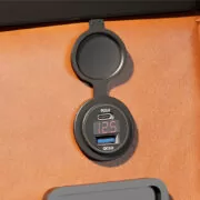 POWERTECH πρίζα USB για σκάφη & οχήματα PTL-005, USB/USB-C 36W, με οθόνη 3