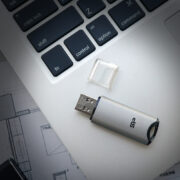 SILICON POWER USB Flash Drive Marvel M02, 256GB, USB 3.2, γκρι 6 SILICON POWER USB Flash Drive Marvel M02, 256GB, USB 3.2, γκρι 2