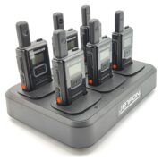 Dynascan 3A Pack 6 Επαγγελματικά PMR-446 USB-C + Πολλαπλός Φορτιστής 6 Θέσεων 1 Dynascan 3A pack 6 επαγγελματικοί ασύρματοι PMR-446 με πολλαπλό φορτιστή 6 θέσεων